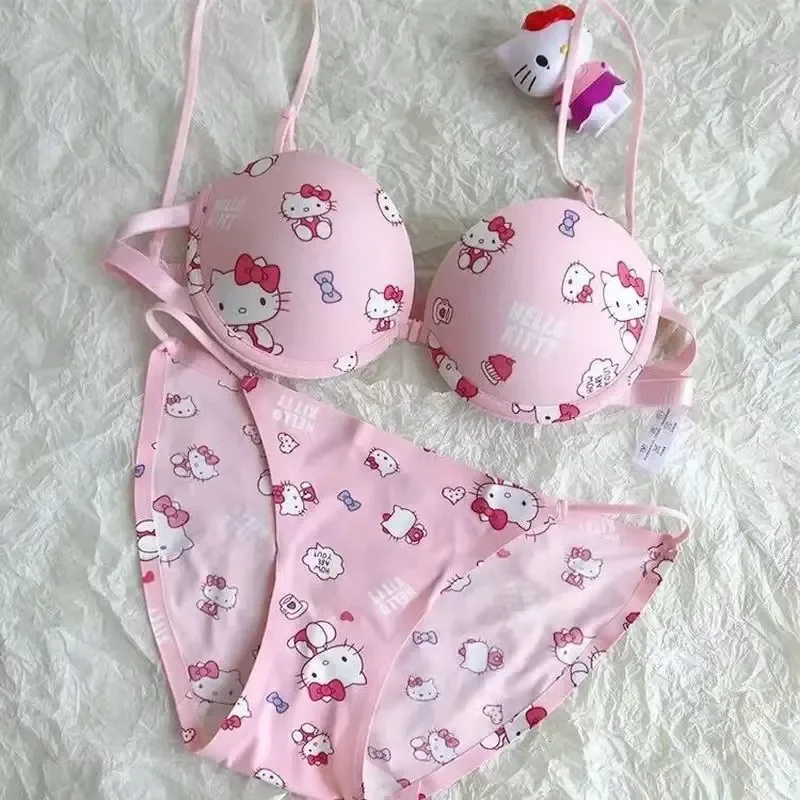 

Комплект нижнего белья с бюстгальтером «Hello Kitty» и чашками пуш-ап