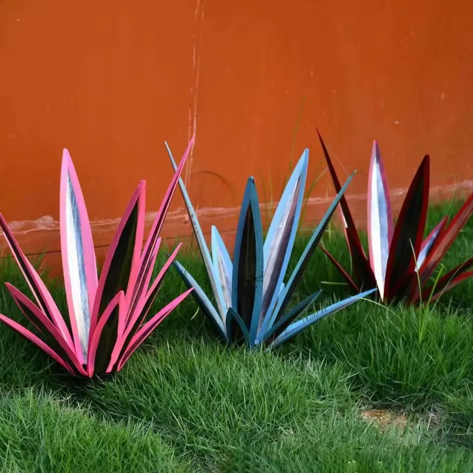 Garden Art Decor Animal Sculpture Decorations Artificial Metal Agave Tequila Paisagem Escultura DIY Jardim P&aacute;tio Plug-in Planta De Metal R&uacute;stico Dor Da M&atilde;o Decora&ccedil;&atilde;o De C