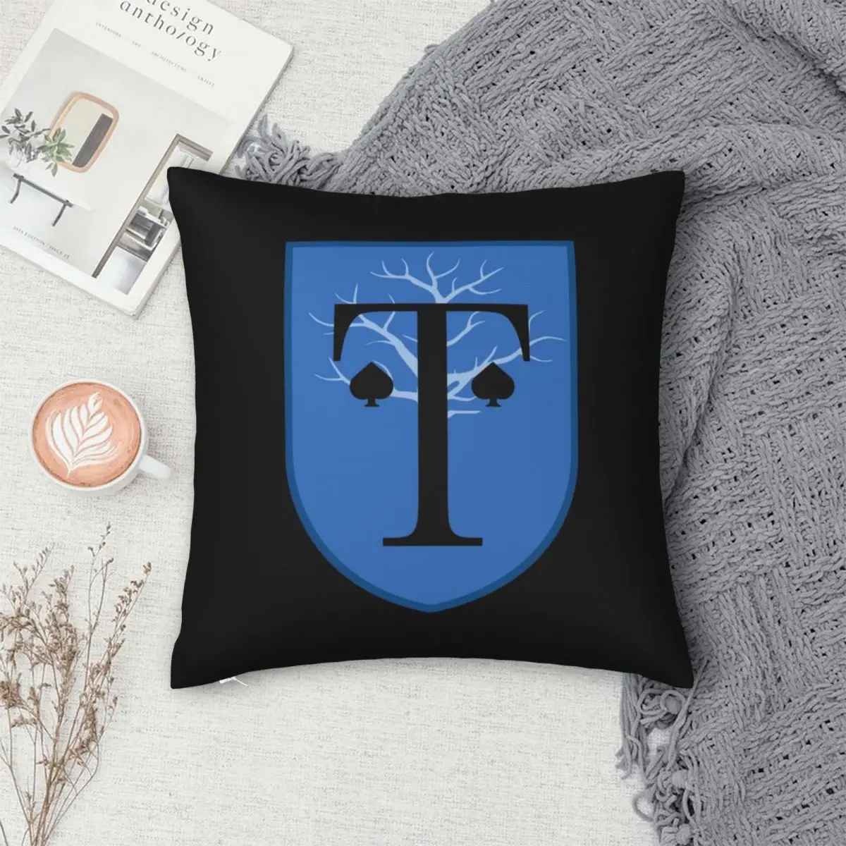 Рисунок 3 - Квадратная наволочка с логотипом школы Truham Grammer