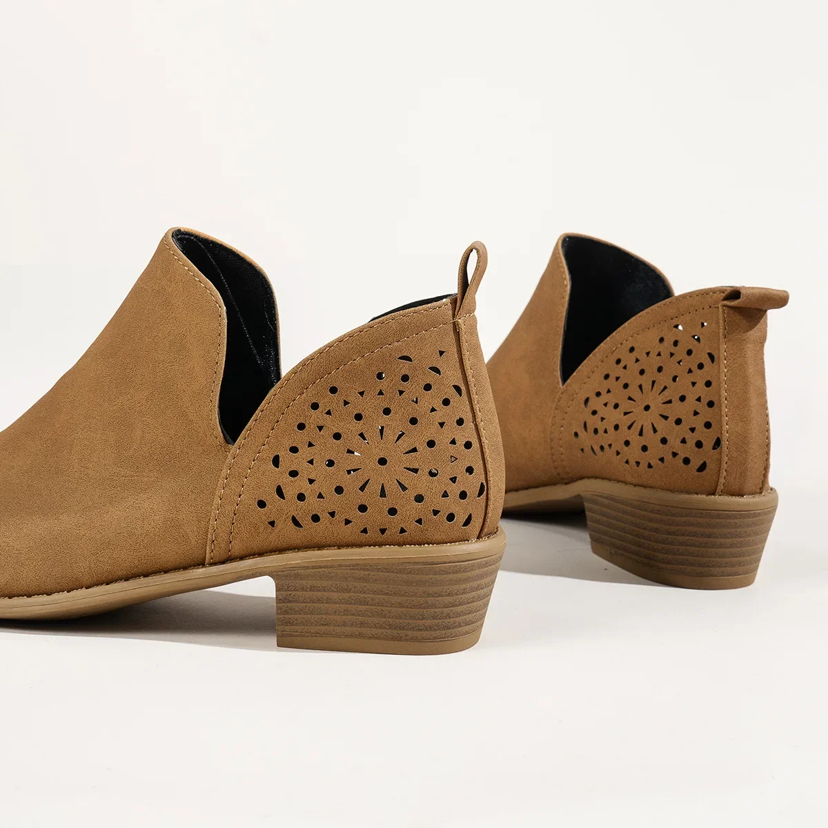 Girls women's Classic solid color heel hollowed out European size British style pointed toe thick heel high heels autumn