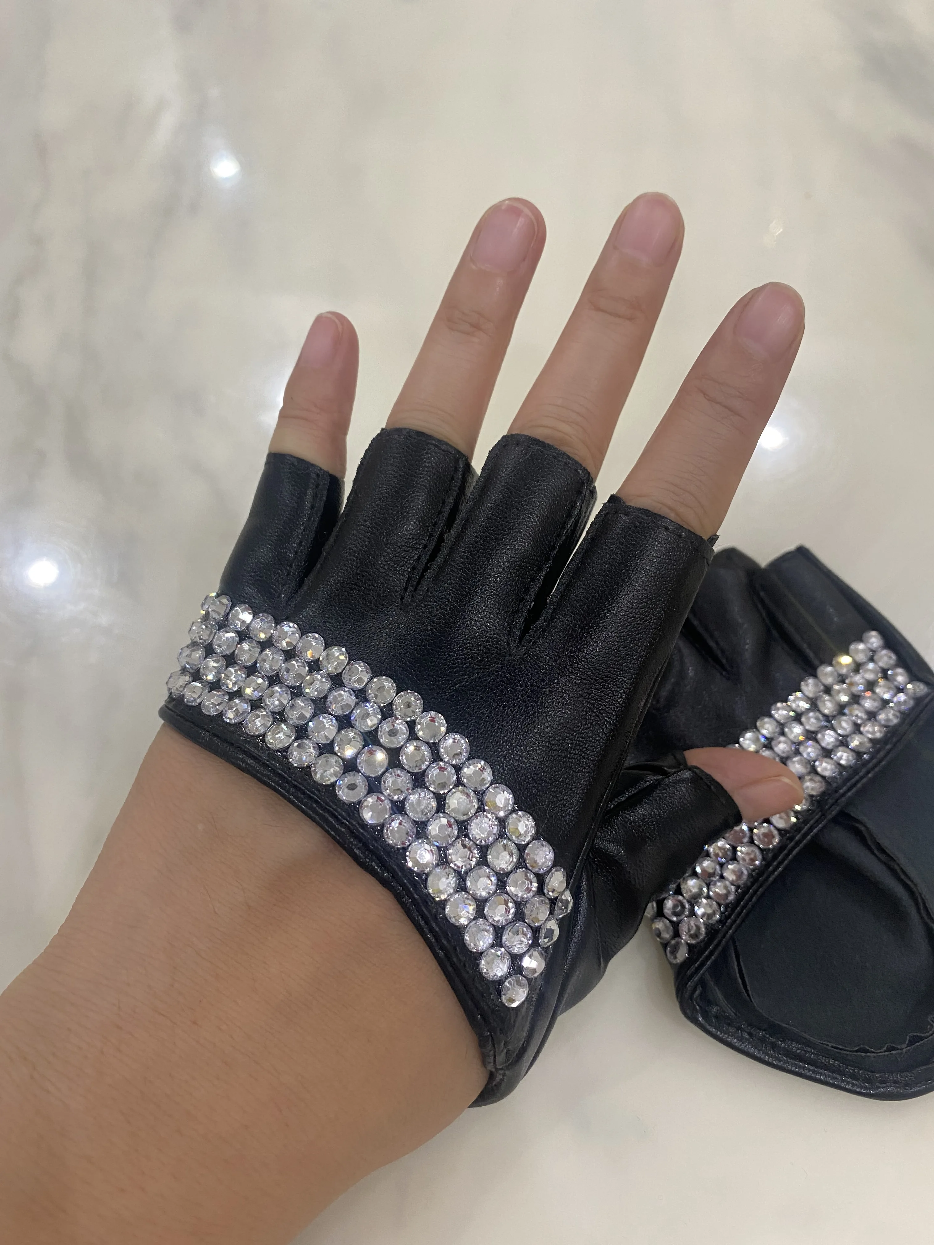 womens fingerless gloves