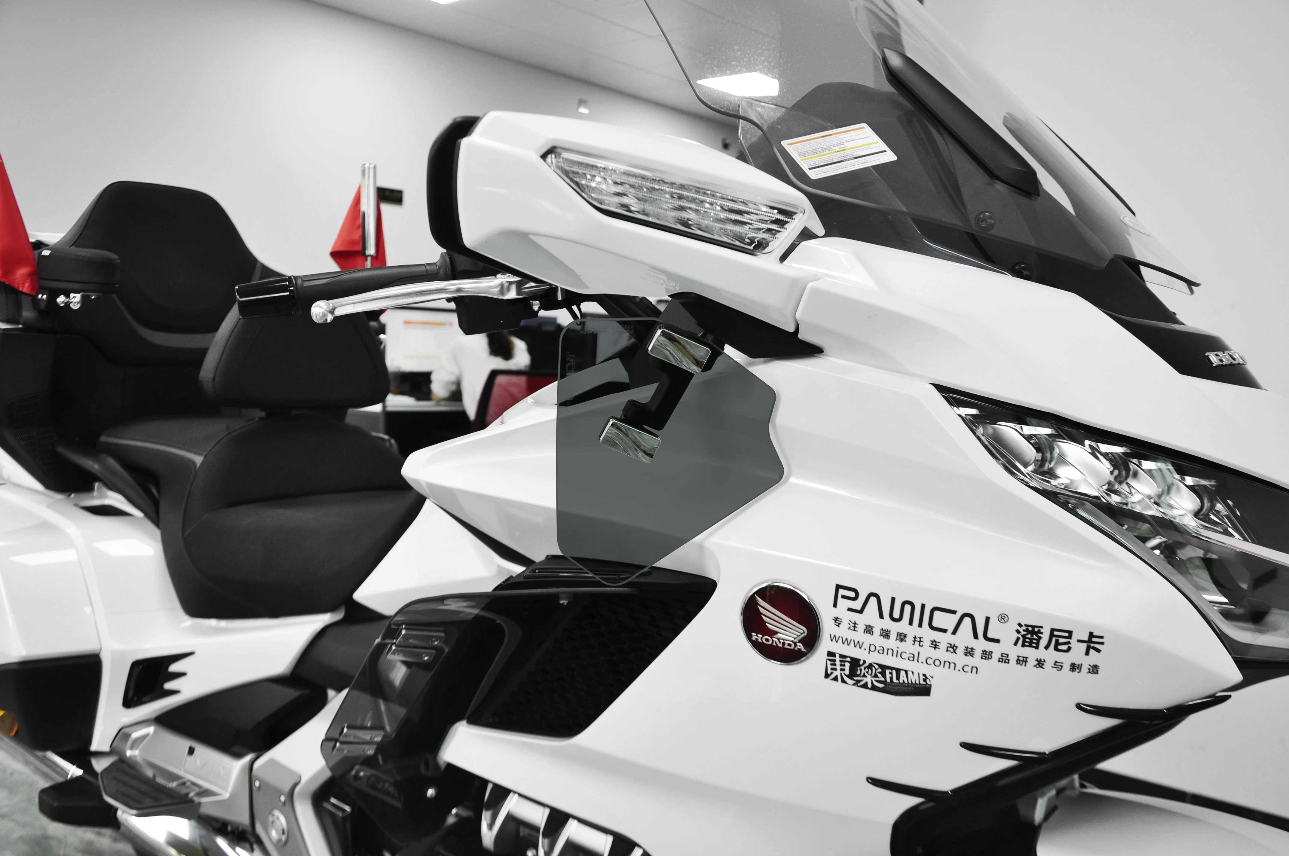 

PANICAL Gold Wing GL1800 Wide Hand spoiler For Honda GL1800 1800B Hand spoiler Dragon Wing Air Protection Ventilation Windshield