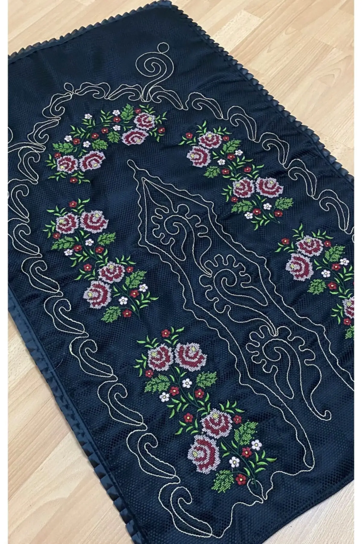 

Deer Canewear Embroidery Black Satin Seccade 70x120 Polyester Square Modern Fringe-Free Carpet & Rug Mat Home