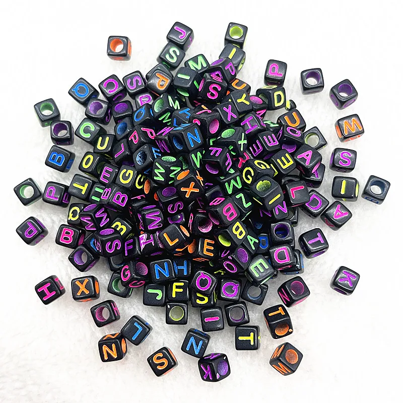 Happtkey 104 Dijes De Letras Para Joyas, 2 Colores Iniciales Para Pulseras, Alfabeto A-Z Con Doble Cara, Para Collares, Aretes, Pulseras Y Manualidades