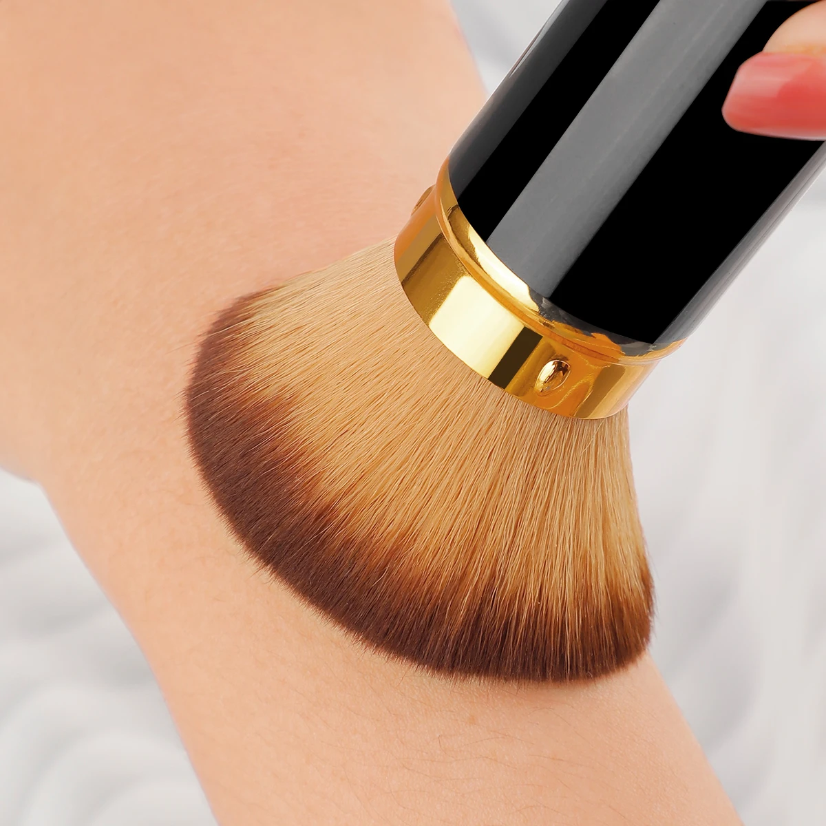 Retractable Powder Foundation and Blush Makeup Brush with Metal Handle