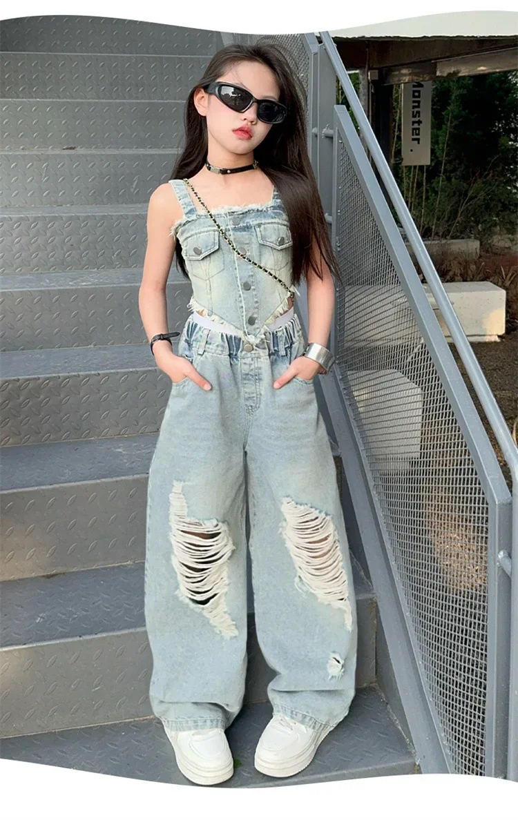 Sleeveless Denim Outfit 6