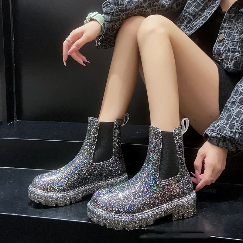 

New Women's Color Fashion Rain Boots Four Seasons Wearable Water Shoes Outdoor Fashion Waterproof Mid-tube All-match Rain Boots