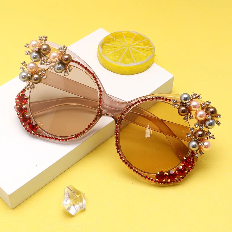 

Fashion Vintage Cat Eye Butterfly Sunglasses for Women Diamond Shiny Sun Glasses Female Modern Eyewear Lunette Soleil Femme