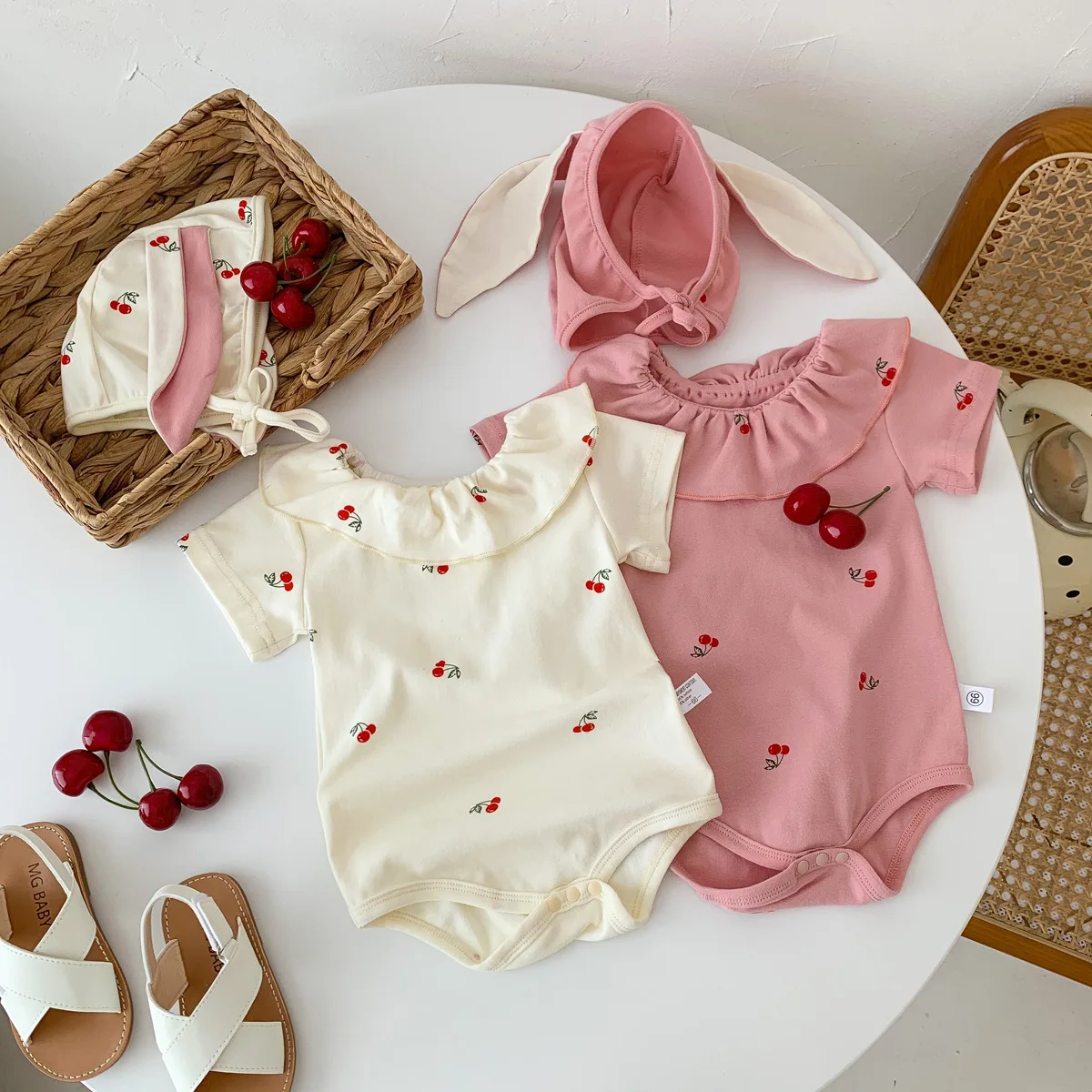 

2023 Summer Baby Girls Bodysuits And Hat Newborn Outfit Short Sleeve Jumpsuit Toddler One Pieces Cherry Print Infant Clothes