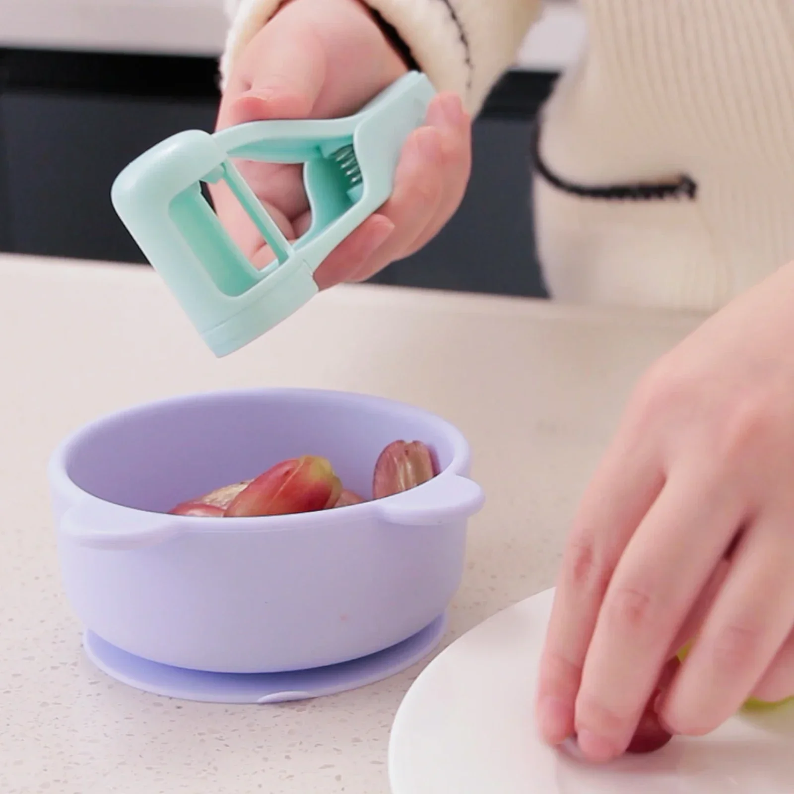 Tomato Slicer Fruit Cutter Grape Tools Salad Divider Children's Handicrafts Kitchen Gadgets Baby Fruit Cutting Gadgets