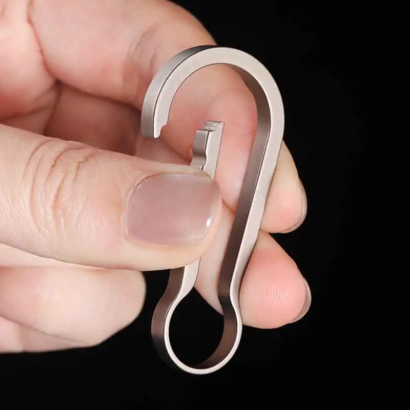 Titanium Alloy Quick-Hang Keychain with Horseshoe Clasp