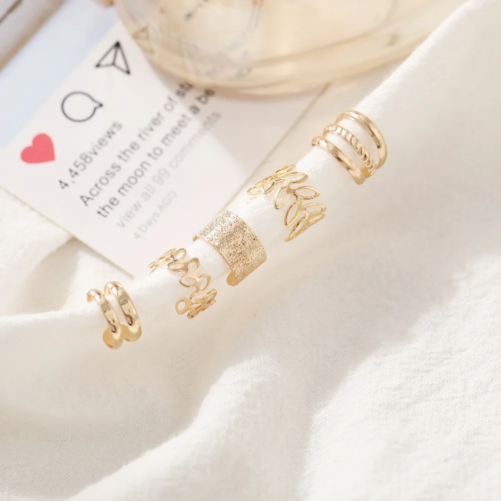 편안함과 스타일의 조화: Gold Silver Color Leaves Clip Earring