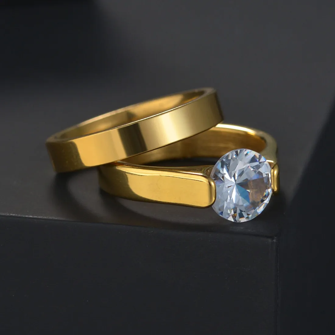 Round Gold Couple Bands Diamond Rings, Weight: 6 Grms, Size: 3mm at Rs  65000 in Mumbai