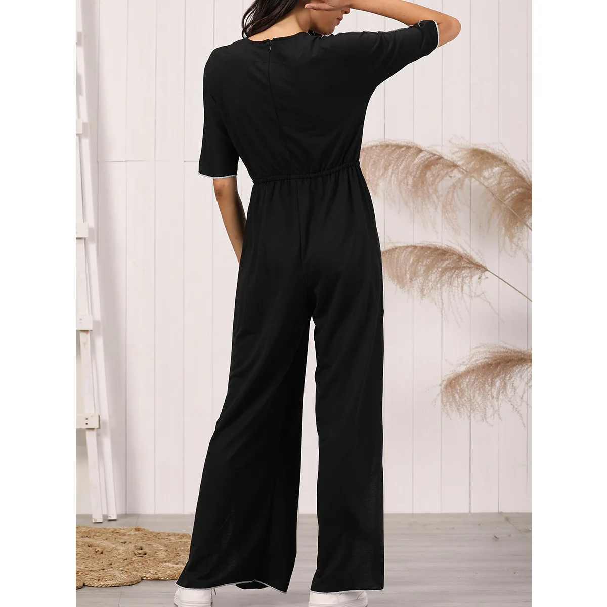 Рисунок 4 - Укороченные пижамные комплекты с черными трубами