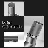 ก๊อกน้ําห้องน้ําทองเหลืองสีดําโต๊ะส้วมล้างมือทรงกลมภายใต้ก๊อกน้ําร้อนและเย็นของโรงแรมระดับไฮเอนด์ 5