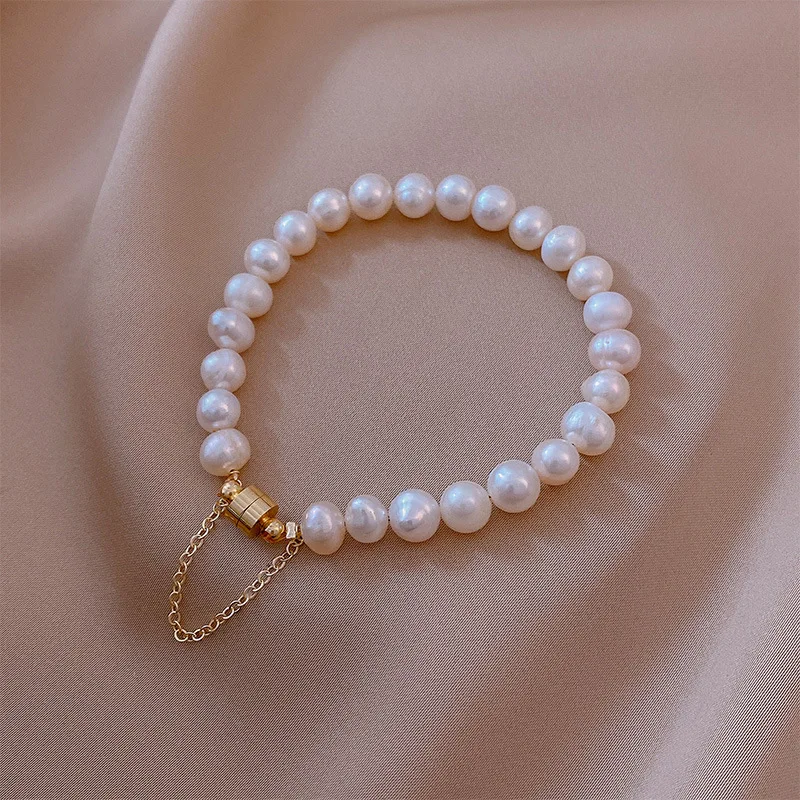 ブレスレット LESS IS MORE Freshwater Pearl Bracelet 14K Gold Field Magnet Freshwater Pearl Bracelet, 14K Gold Filled Beaded Pearl