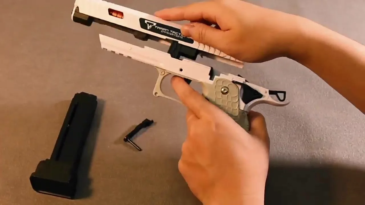 Игрушечный пистолет Desert Eagle 2011 oein