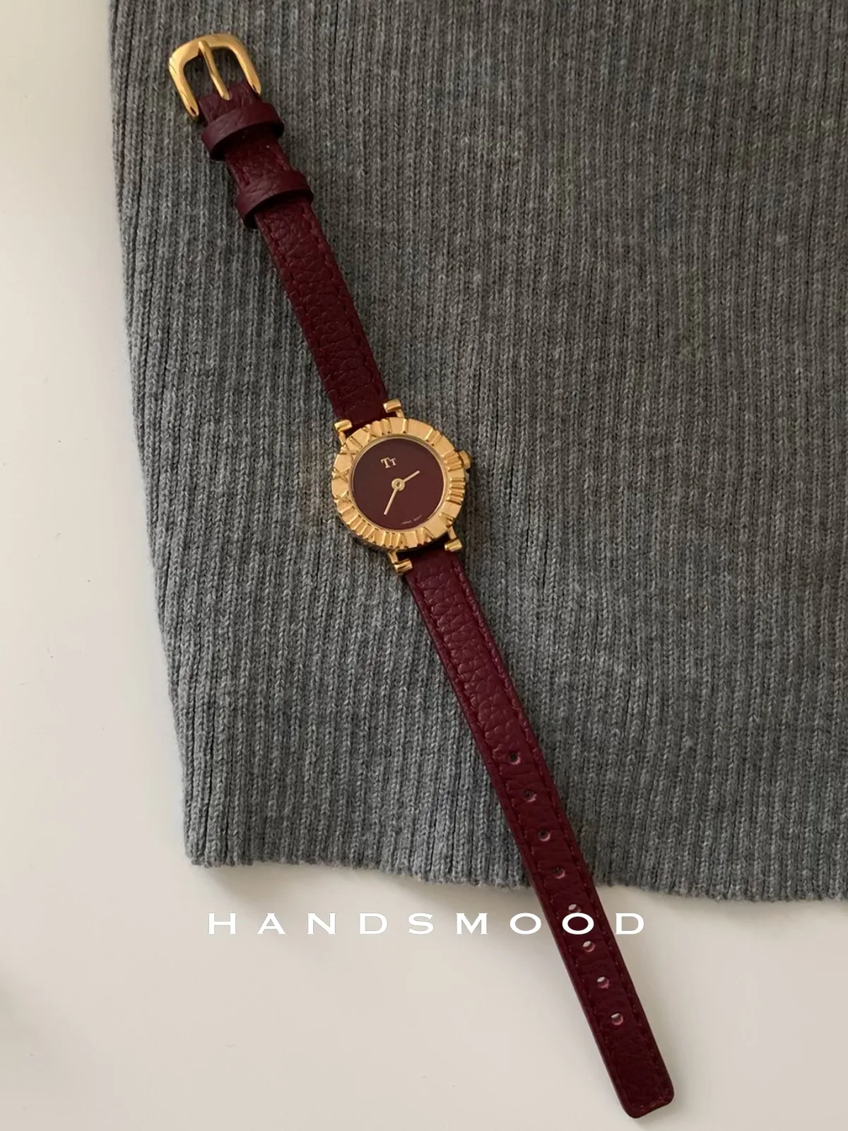 Genuine Leather 2025 New Women's Gift Red Retro Women's Watch Small Luxury Quartz Watch