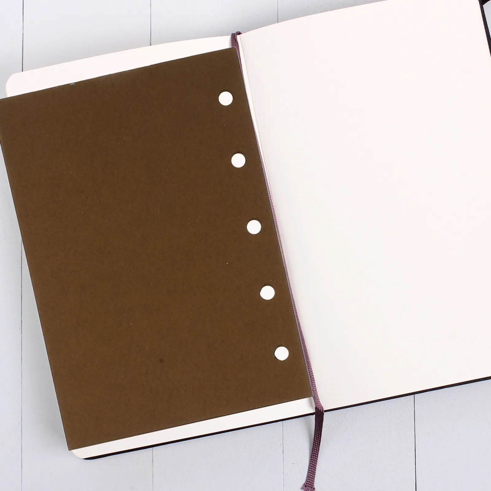 300Pcs 루스 리프 노트북 용지 두꺼운 리필 시트 펀칭 처리된 부드러운 쓰기 노트 패드 교체용 삽입물 학생 사무실용