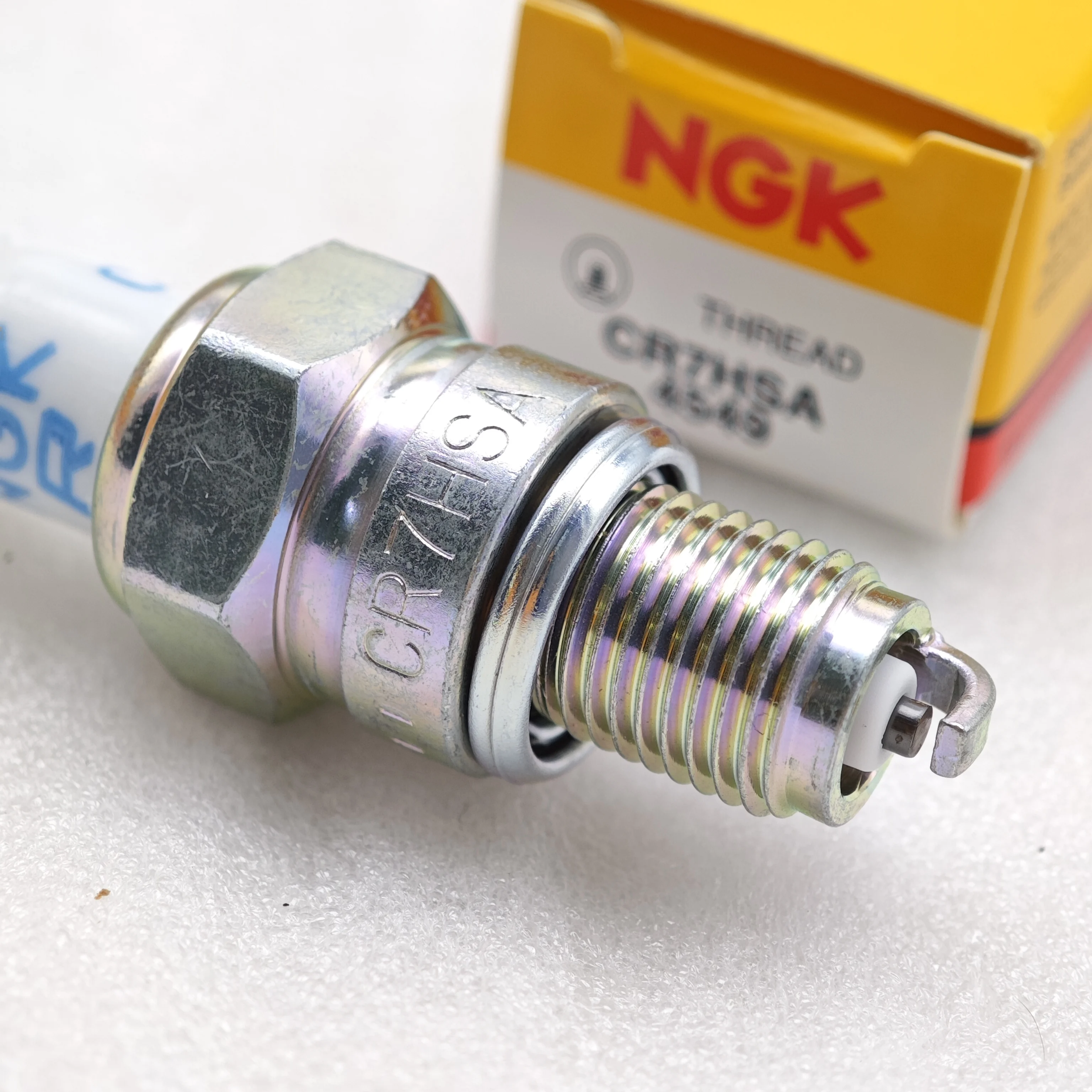 1pcs CR7HSA 4549 NGK Spark Plug spark plug