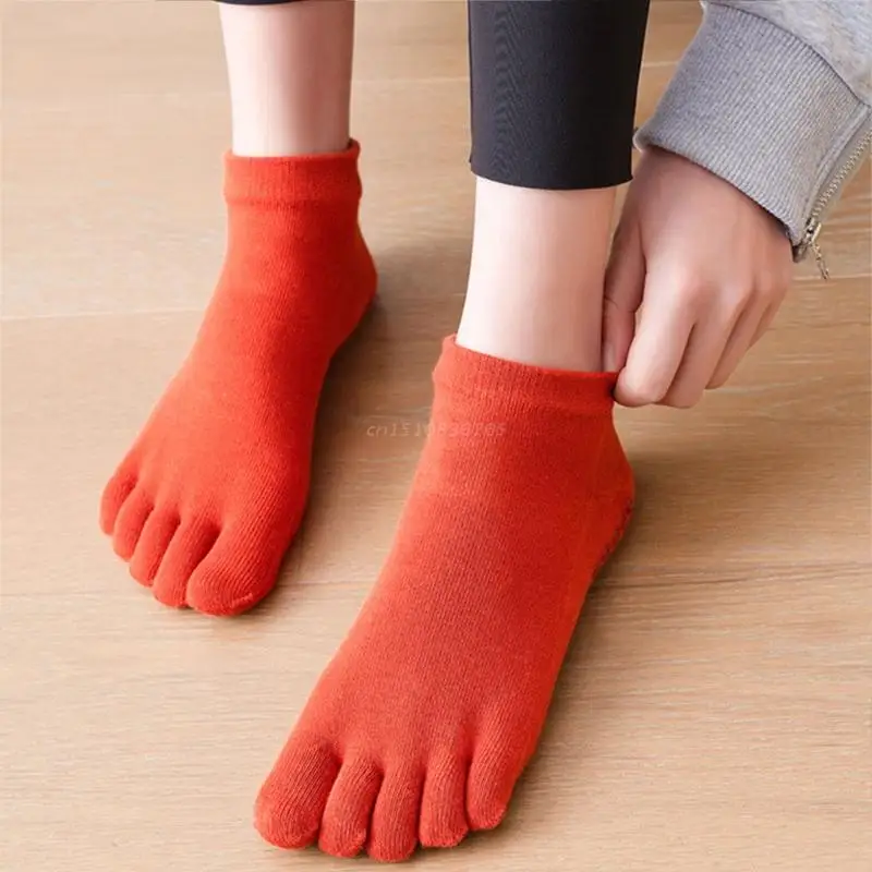 Women Men Grippy Yoga Crew Socks with Grippers Solid Color 5 Toe Separator  Non Slip Sticky Hosiery for Barre Pilates Dance