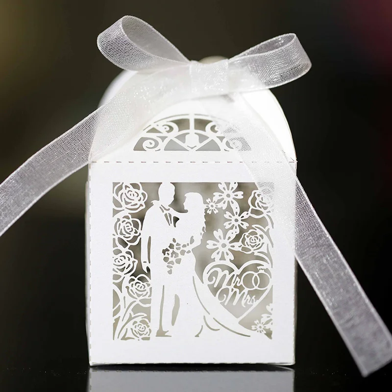 

50Pcs Laser Cut Bride And Groom Candy Box Chocolate Love Heart Wedding Favor Packaging Box With Ribbon Engaged Party Decoration