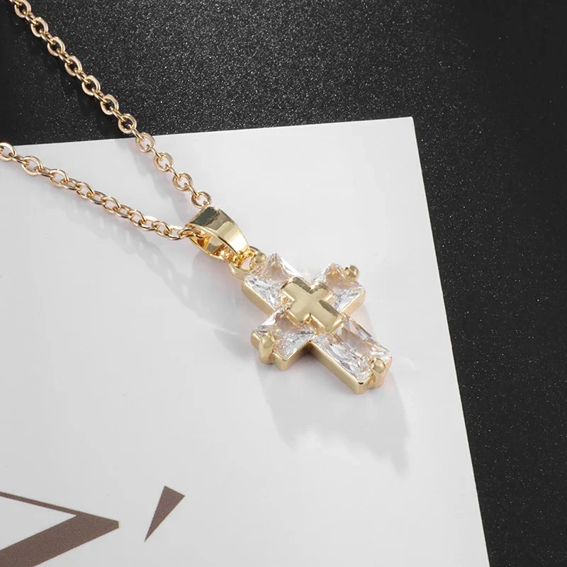 Collana Girocollo Oro Con Ciondolo Croce E Cristalli – Gioiello Vintage In Lega Con Zirconia Per Donna