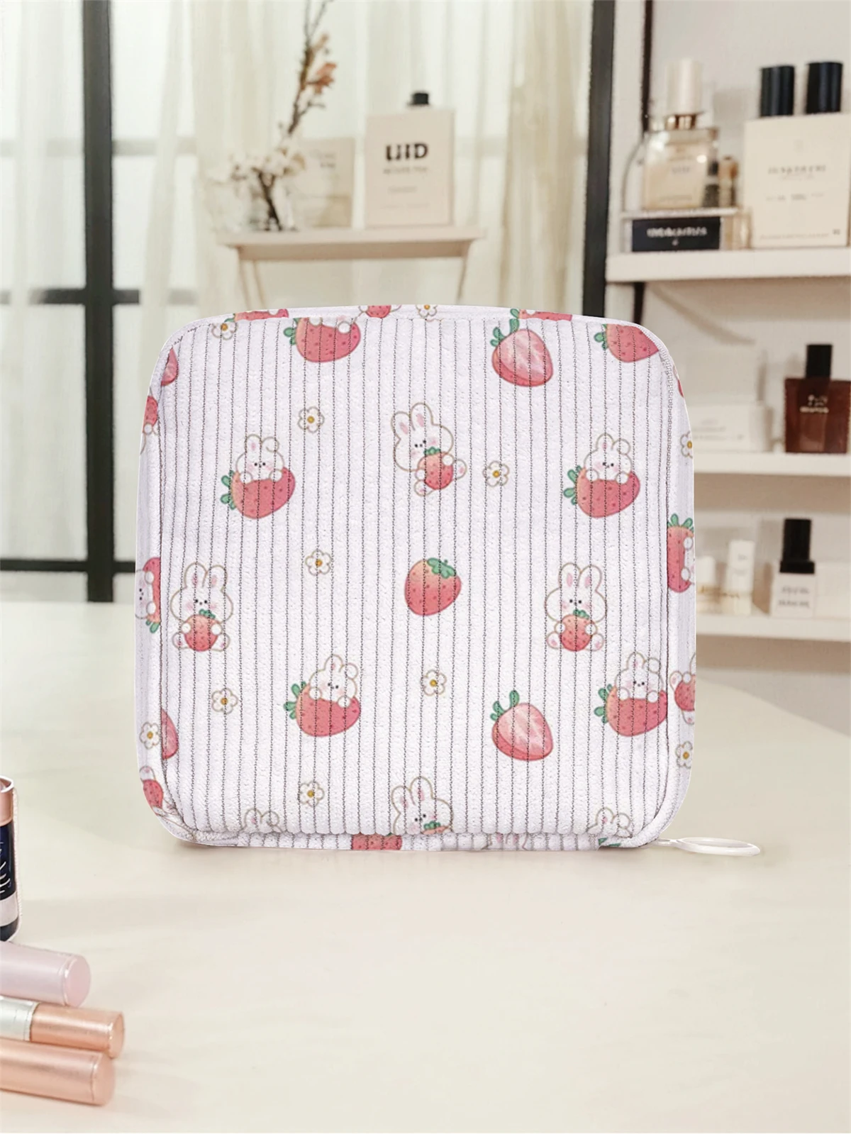 Strawberry pattern printed sanitary napkin storage bag, women's lightweight tissue bag, sanitary tissue bag