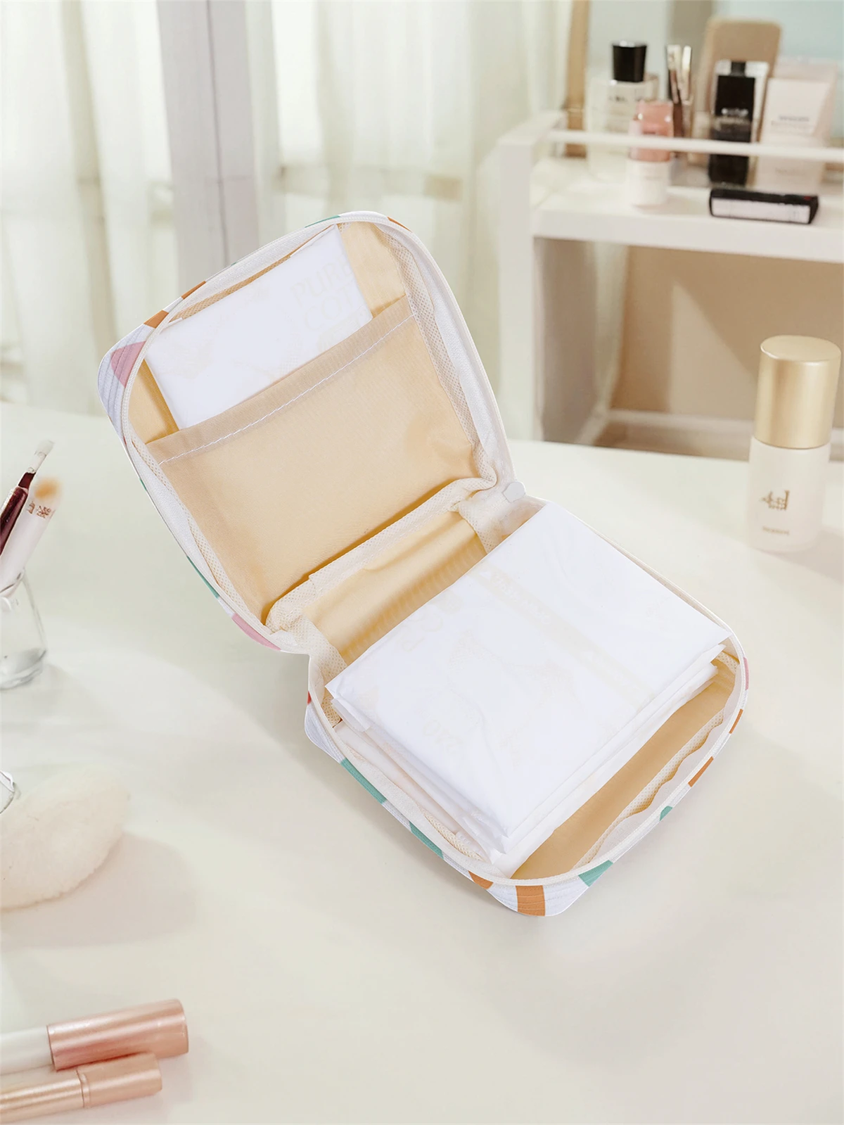 Cartoon printed sanitary napkin storage bag, women's lightweight tissue bag, sanitary tissue bag