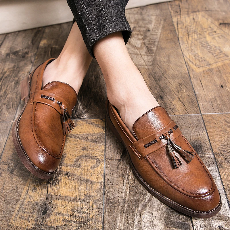 Pointed casual moccasins for men fringed slip-on men's shoes Beef soles bean boat shoes Fashion hair stylist fashion shoes 2