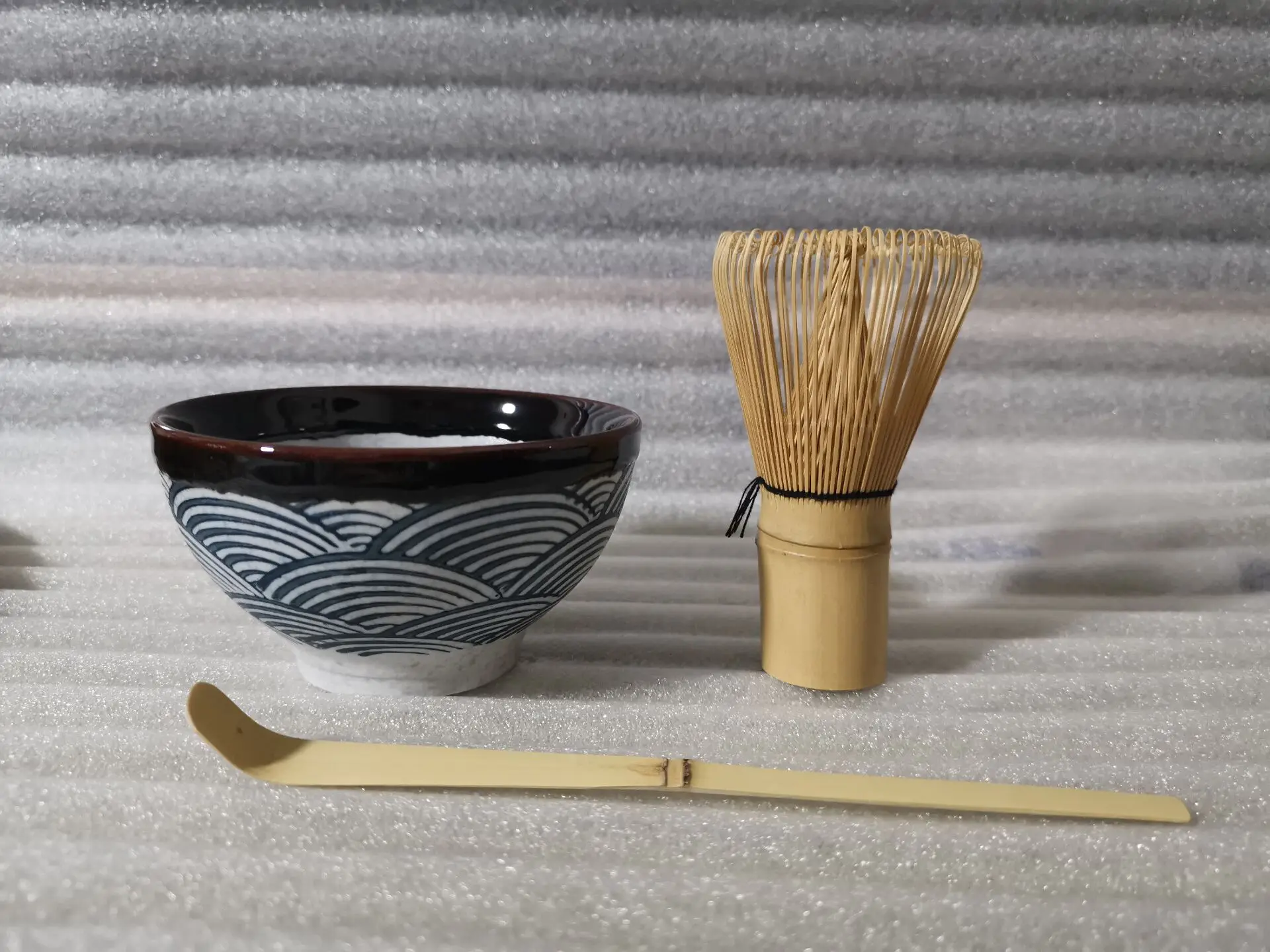 https://ae01.alicdn.com/kf/S55ca04b2734b4e4a85c468b28257b4c0C/Japanese-matcha-tea-set-matcha-bowl-bamboo-whisk-holder-tray-matcha-set.jpg
