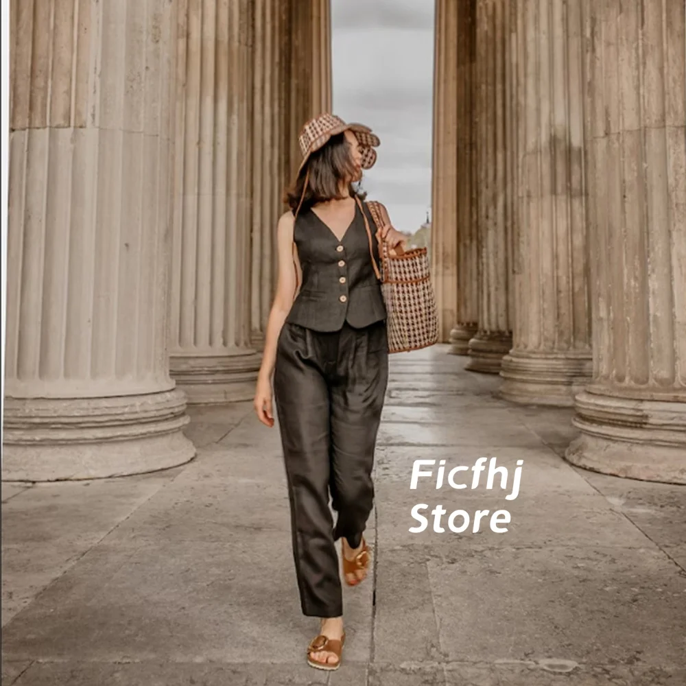 

Женский льняной жилет с V-образным вырезом и карманами