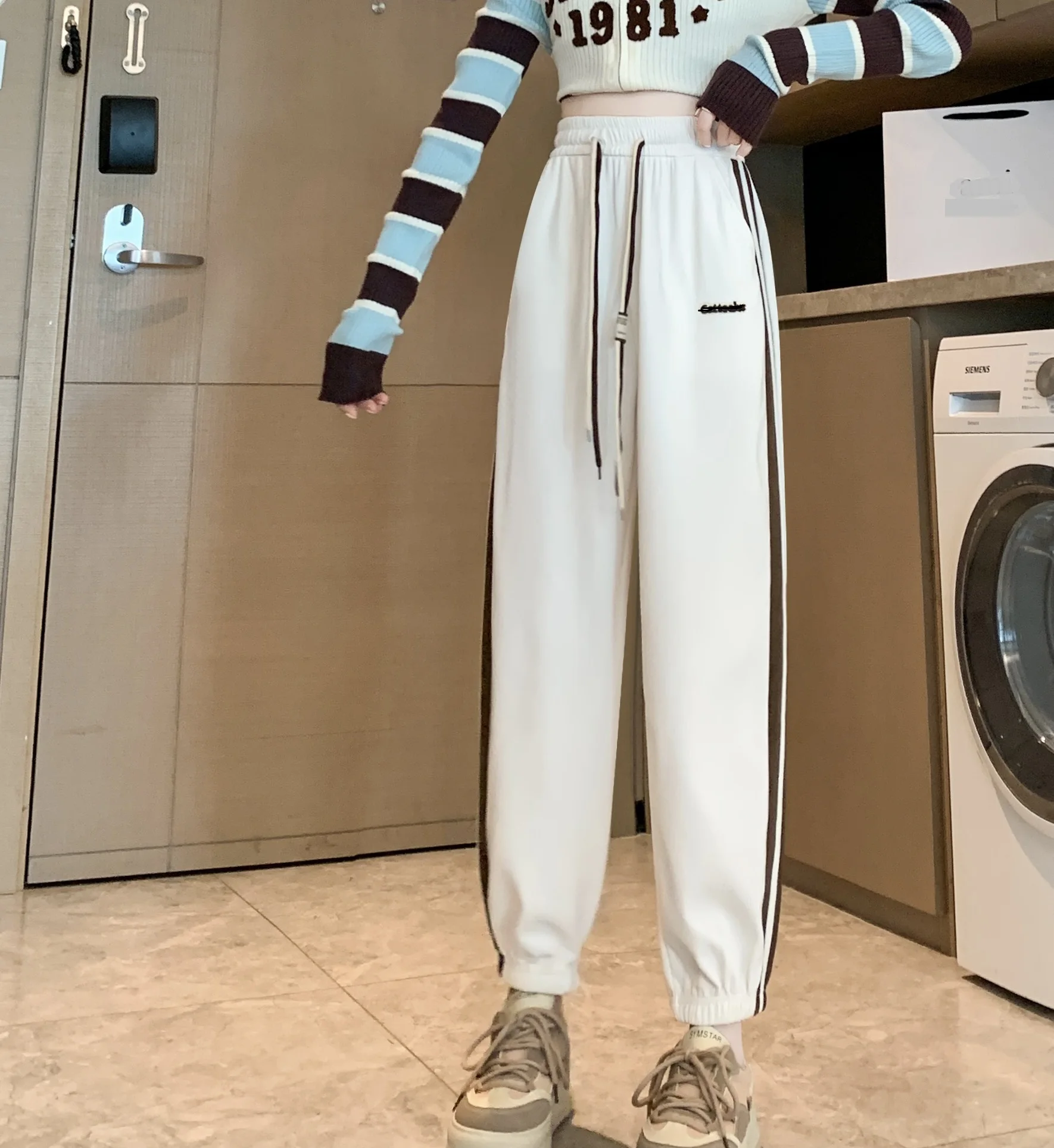 Sports pants for women in spring, autumn, and winter, plush high waisted, loose fitting leggings, small casual pants