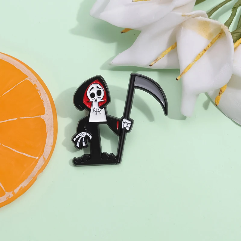 Cartoon Sensenmann Brosche Emaille Pin Kreative Komödie Anime Figur Metall Abzeichen Dekorative Revers Halloween Schmuck Geschenk Großhandel – Detail 2