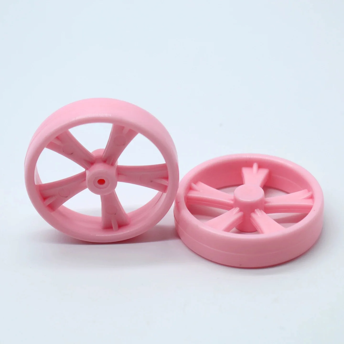 20pcs 2*38mm 플라스틱 바퀴 핑크 2mm 구멍 장난감 자동차 바퀴 곡선 DIY 수제 모델 자동차 액세서리
