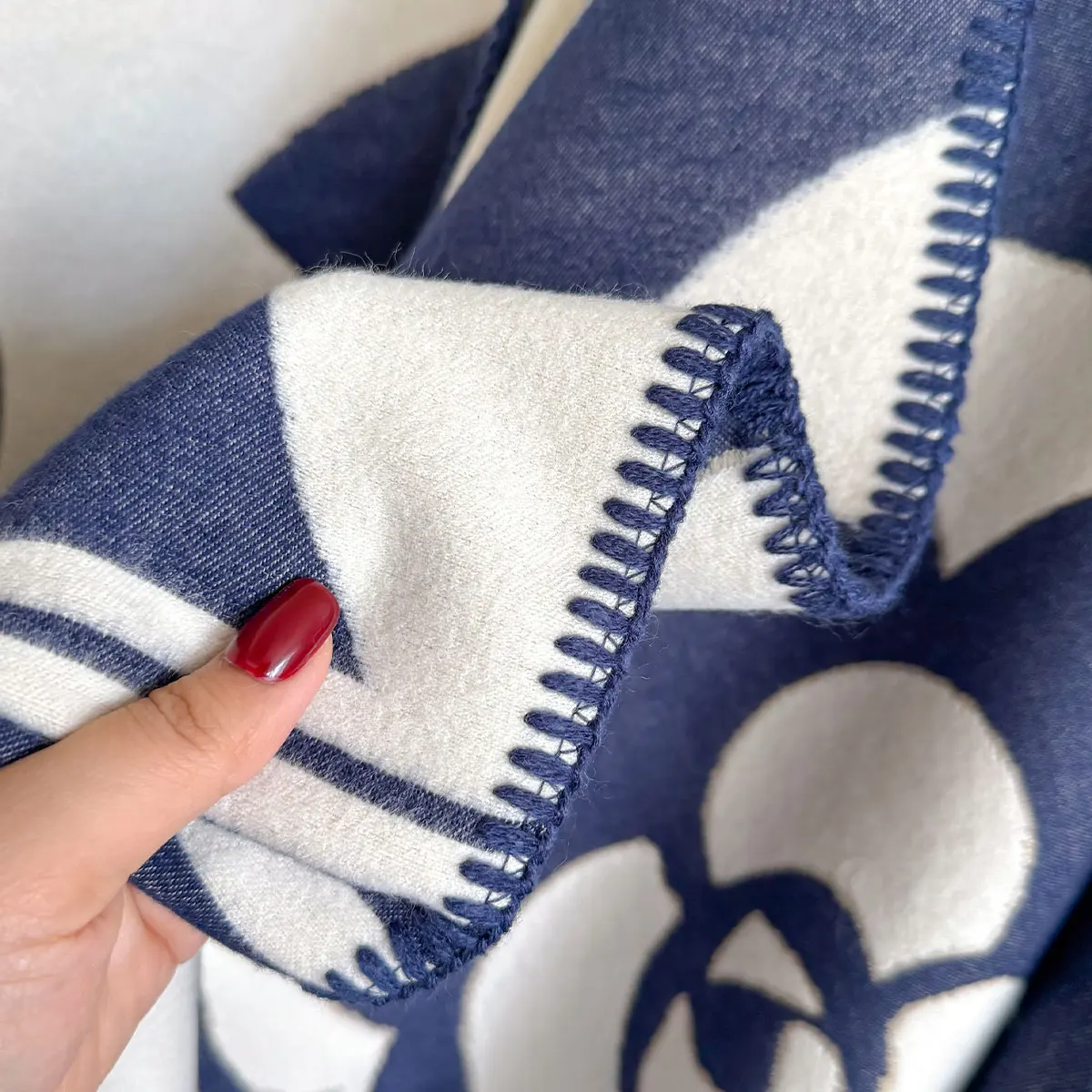 2025 Ethnic Style Women Imitation Cashmere Scarf, Thick And Warm, Large Square Scarf, Fashionable And Versatile, Elegant Scarf