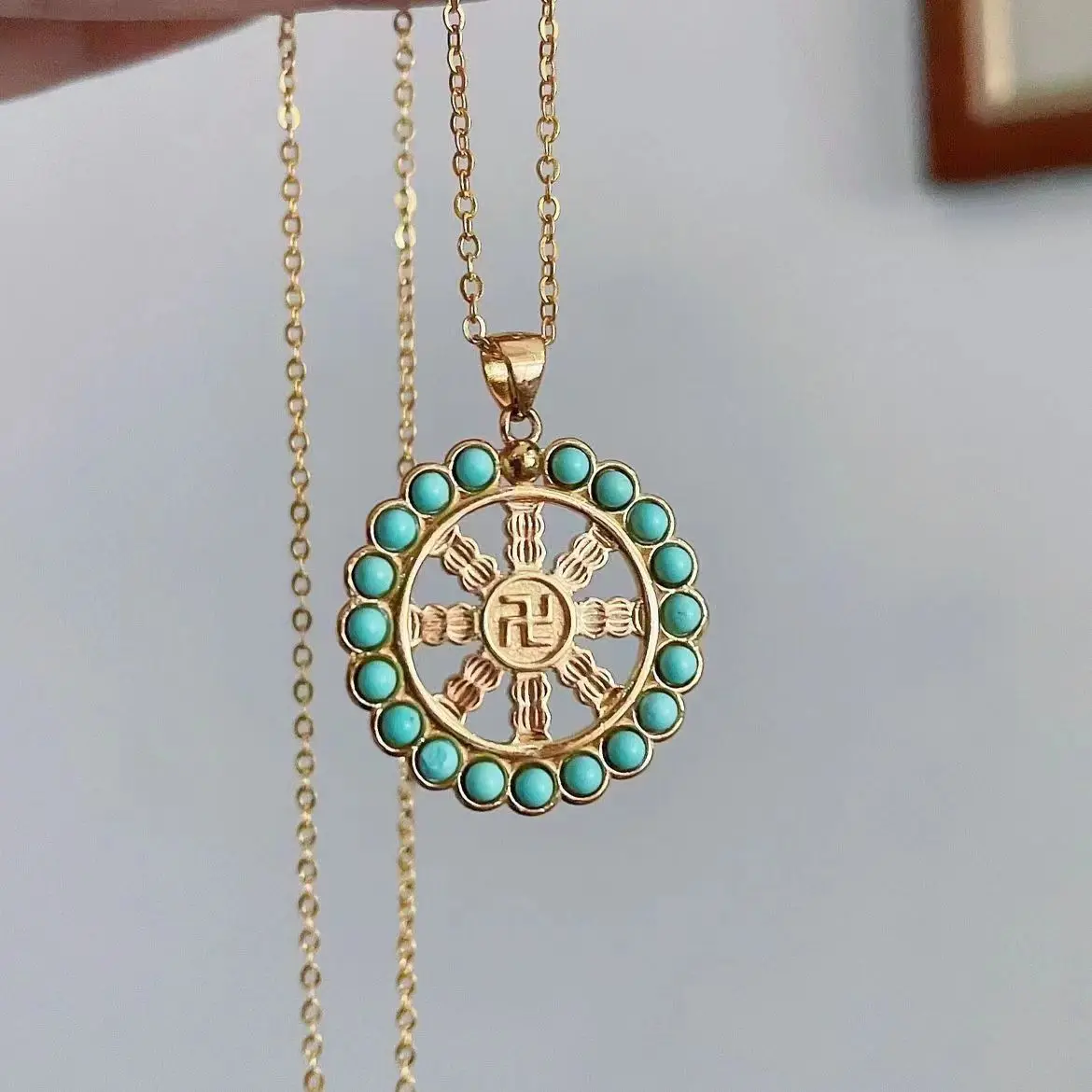 

Gold Transfer Bodyguard Sunburst Pendant Tianzang Ornament Om mani padme hum Ten Thousand Word Necklace Female Retro Collar Chai