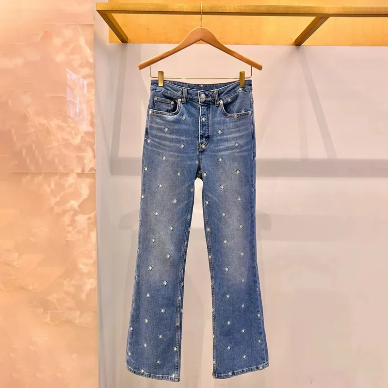 

Niche 2024 early spring all-match fashion design sense flower embroidery micro casual women jeans