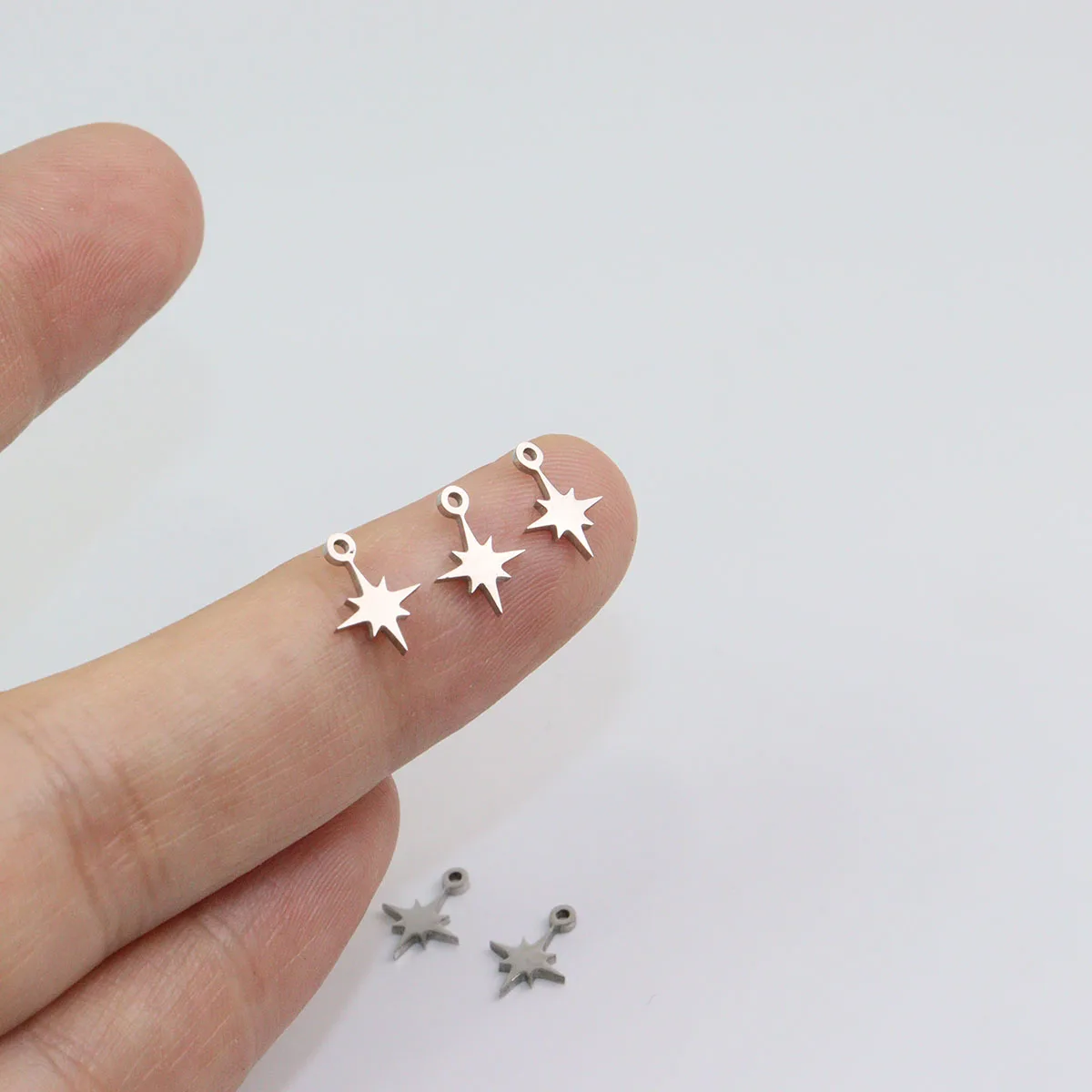 10pcs 6mm 도매 스테인레스 스틸 미니 스타 매력 펜던트 DIY 목걸이 귀걸이 팔찌 Unfading 무색