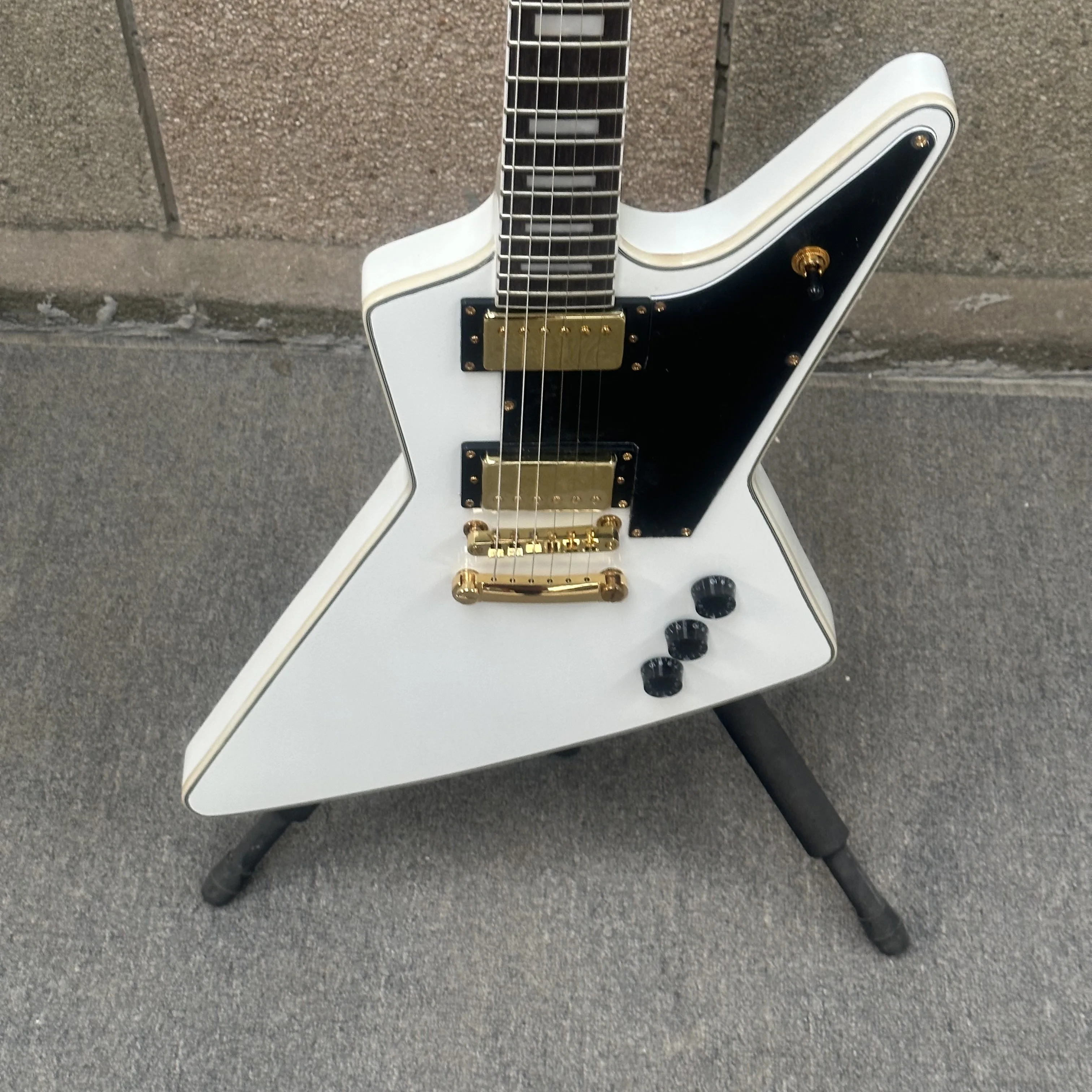 

White Electric Guitar G-shape Gis brand Gold Parts HH PICKUPS free ship