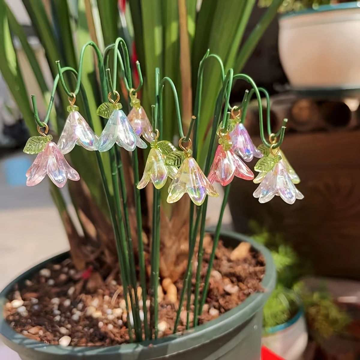10 Stück dekorative Garten-Erdspieße mit Lilienanhänger, geeignet für die Dekoration von Topfpflanzen und Blumentopflandschaften im Freien