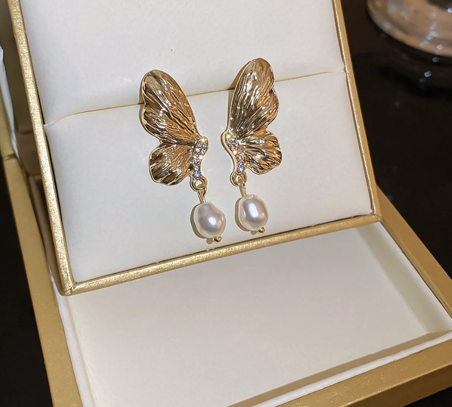 S925 silver needle alloy pleated butterfly Baroque Vintage Pearl Earrings for women Fashion Jewelry