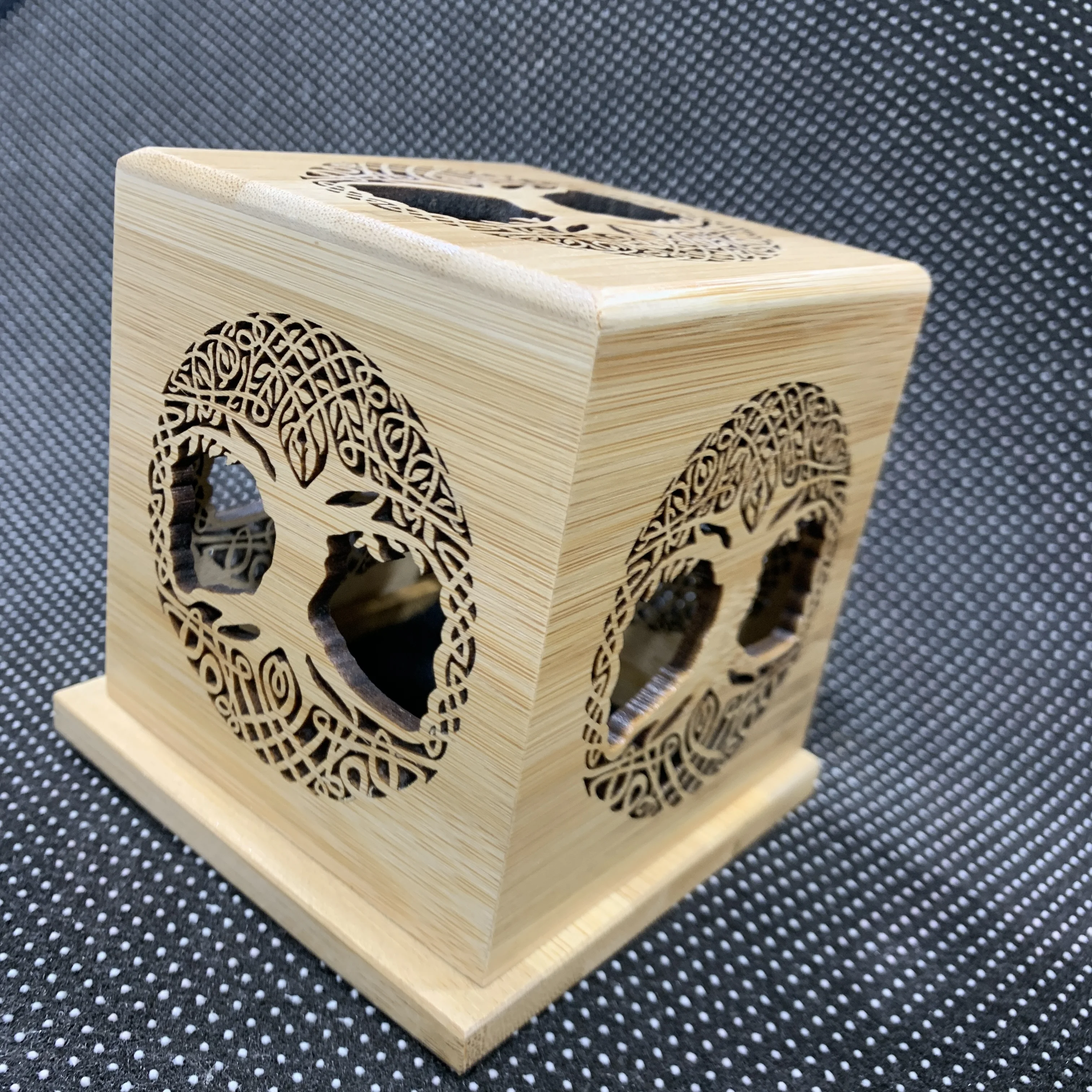 

Bamboo carved ollowed out aromatherapy box for Home Decoration