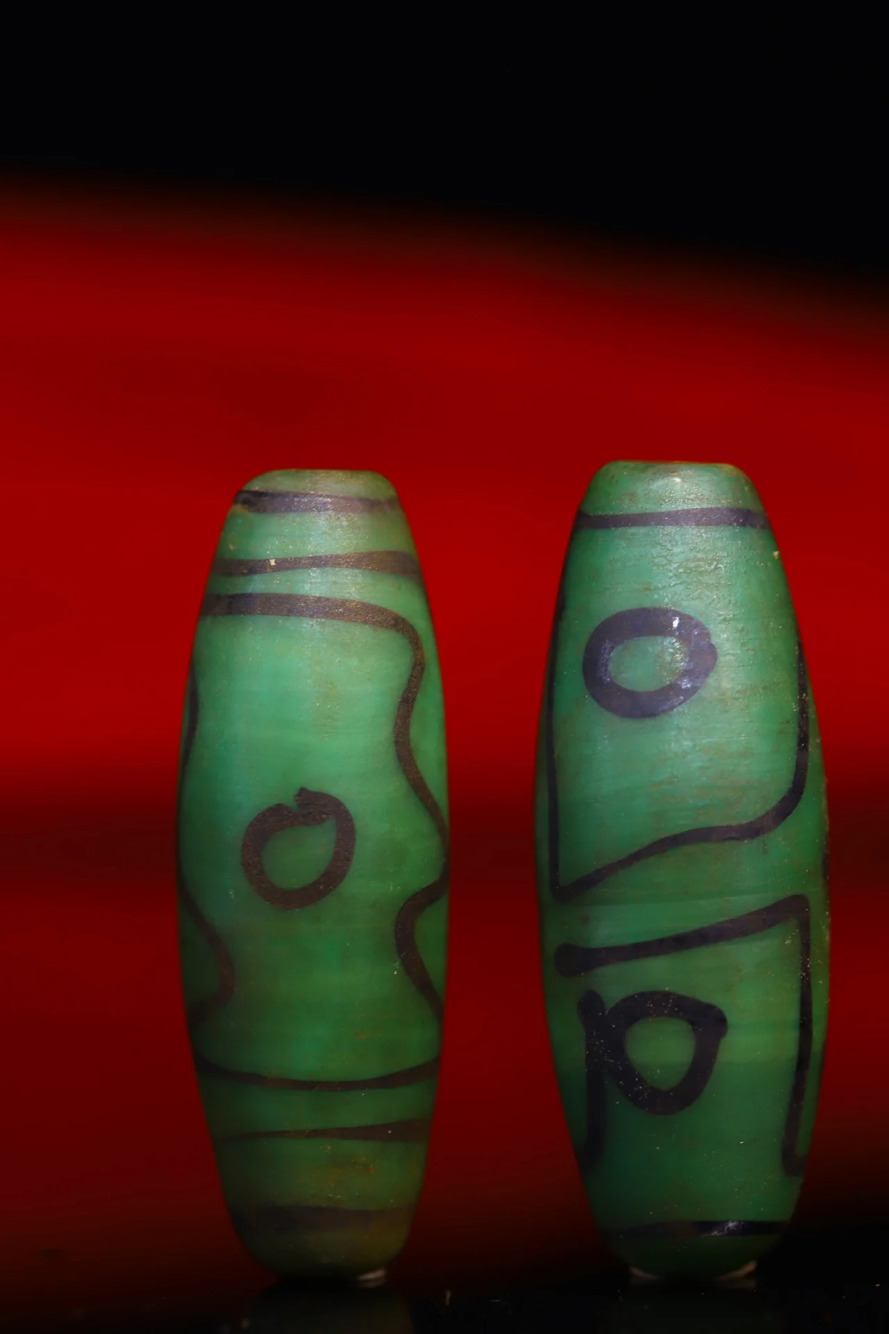 

2"Tibetan Temple Collection Old Coloured glaze green Day bead a pair Nine eyeballs Amulet Pendant Dharma Town House Exorcism