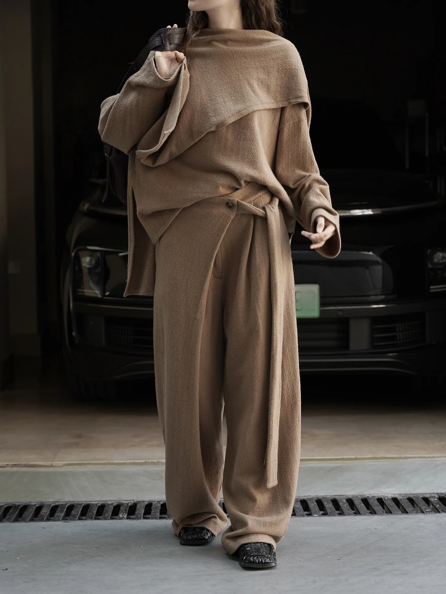 Fashionable light and mature style with slanted placket and tied Western pants, loose and trendy pants for women