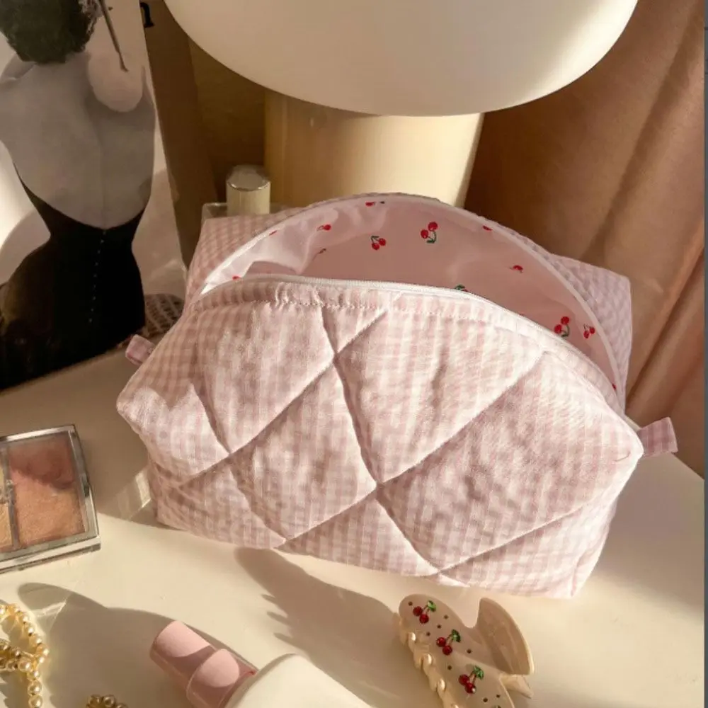 

Personality Checkered Floral Makeup Bag Large Capacity Cosmetic Storage Bag Cotton Quilted Wash Bag Skincare Pouch with Zipper