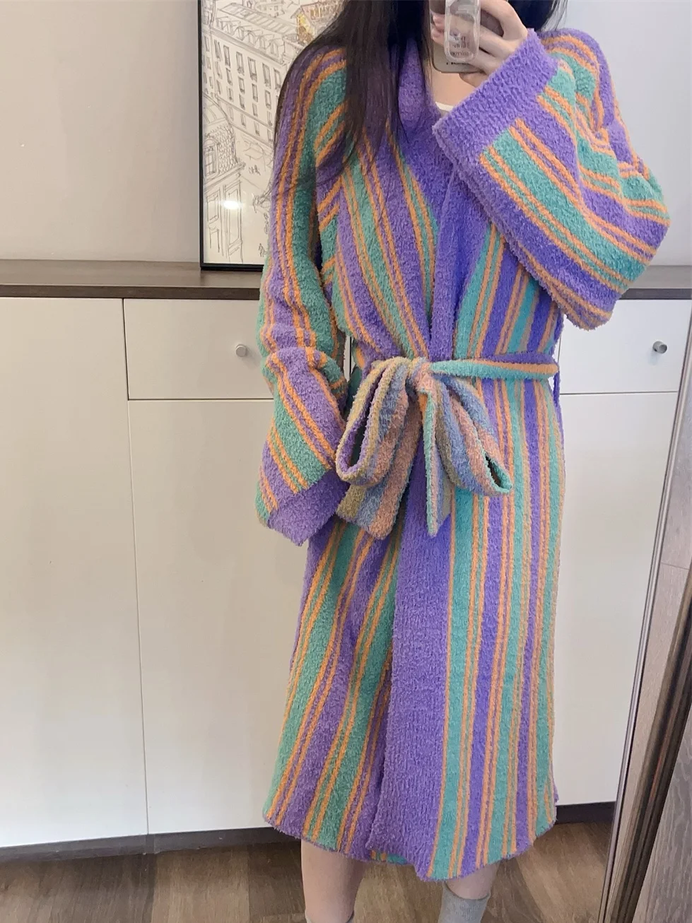 부드러운 산호색 플리스 스트라이프 오픈 가디건 벨트형 긴팔 귀여운 로브 루즈핏 잠옷 홈웨어 여성 청소년 사계절용