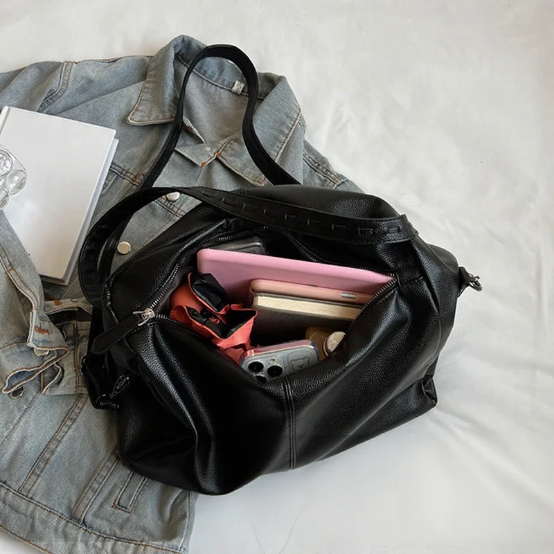 Winter Korean Version Large Capacity Tote Bag Pu Black Handbag Casual Commuting Bag Collocation Coat Women'S Shoulder Bag