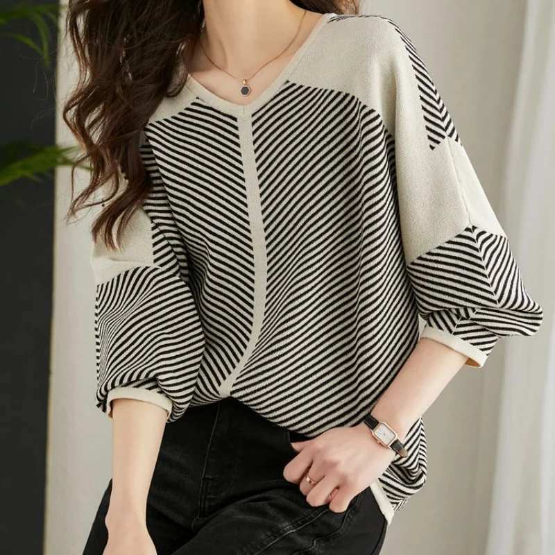 

2023 New Spring Tops Women Pullover Long Sleeve V Neck Striped Loose Office Lady Korean Style Print Lively Popularity T-Shirts