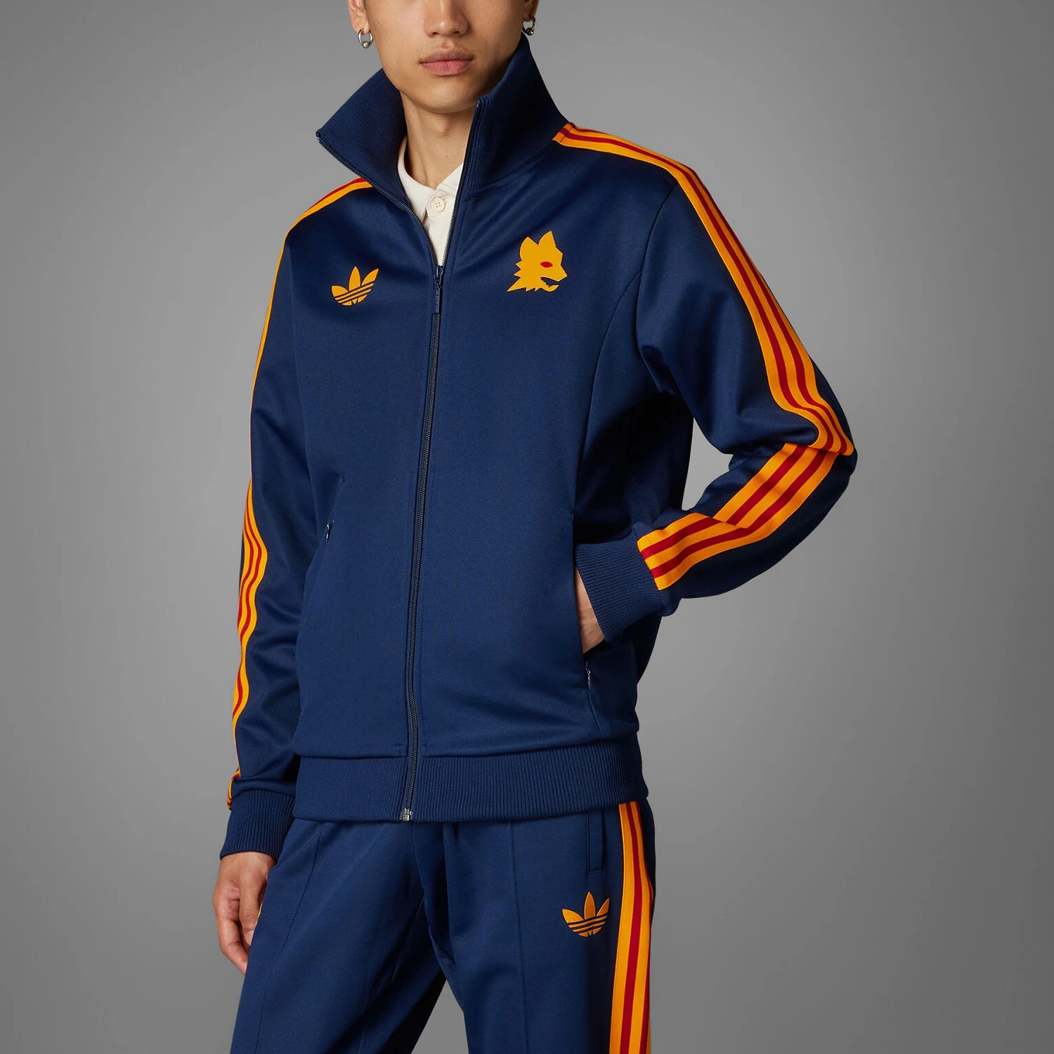 Veste de football classique à col montant rétro pour homme Adidas Originals Trefoil IT3873 1 Veste de football classique à col montant rétro pour homme Adidas Originals Trefoil IT3873 1